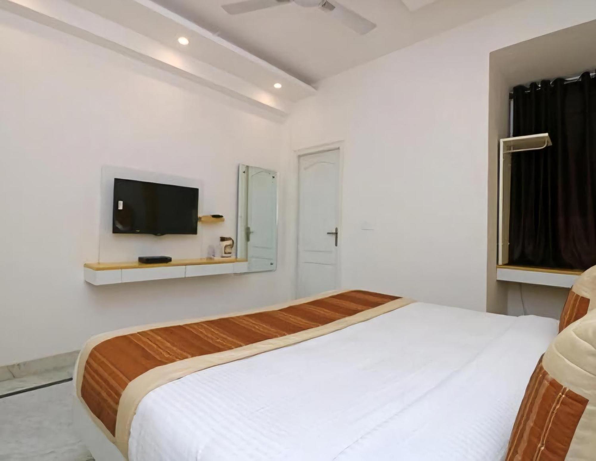Hotel Leo Continental New Delhi Extérieur photo